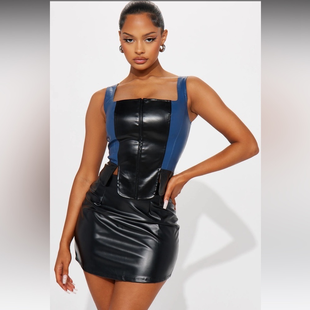 Fashion Nova Baddie Mode Faux Leather Corset‎ Top Black Blue Medium NWT